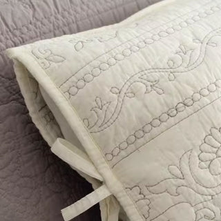 Elegant Floral Quilt Set