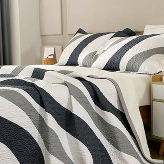 Monochrome Waves Quilt Set