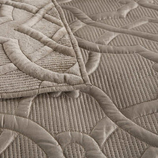 Classic Elegance Quilt Set