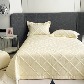 Ivory Diamond Pattern Quilt Set